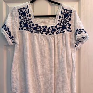 Size L floral embroidered blouse